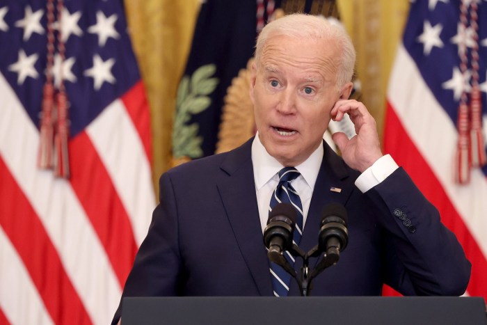 Biden president mumbles forgets konferencja prasowa czyli pierwsza reality excruciating incoherently camera bidens sun way Biden news